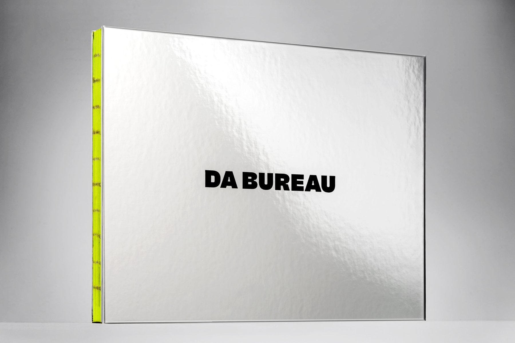 Обложка Da Bureau в ракурсе